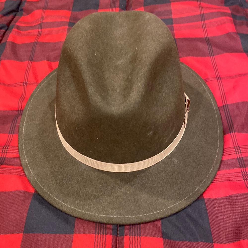 Country gentleman men’s brown top hat